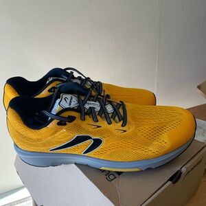 Newton gravity size 13 brand new never worn